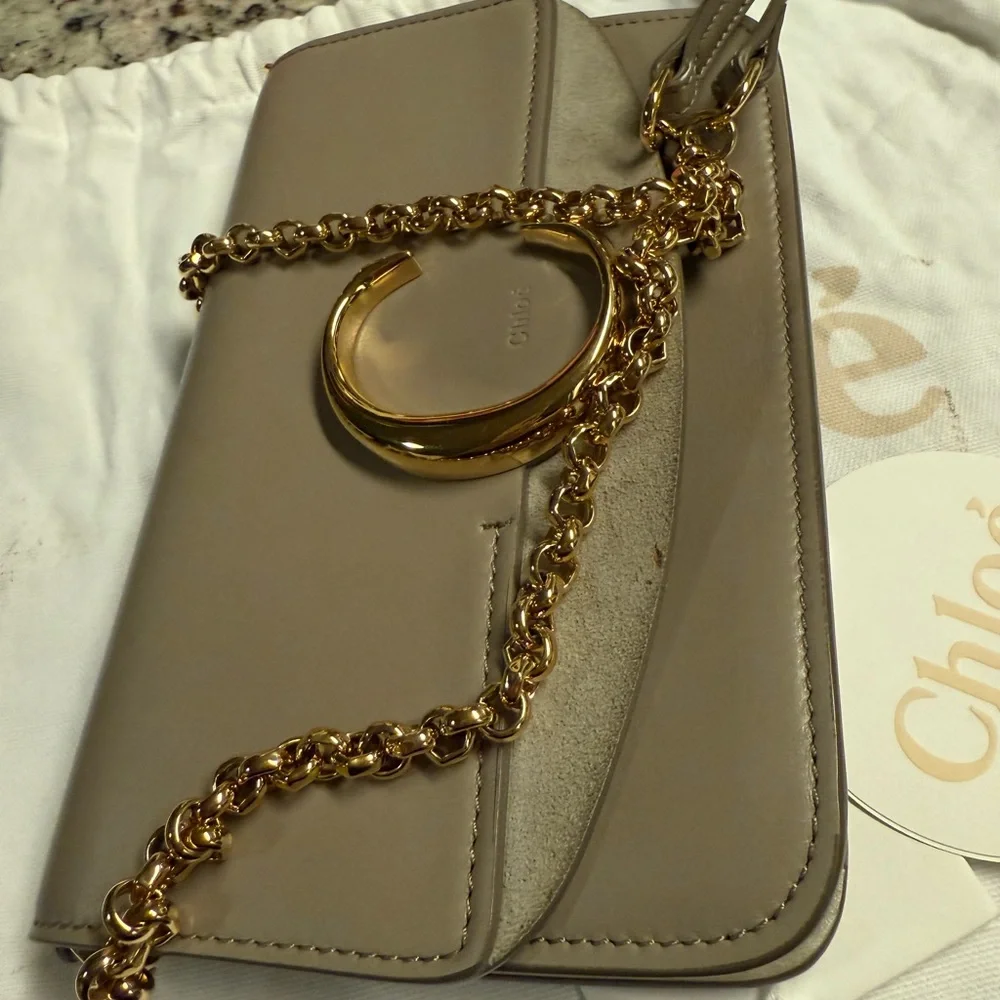 Chloé - Picture 5 of 14